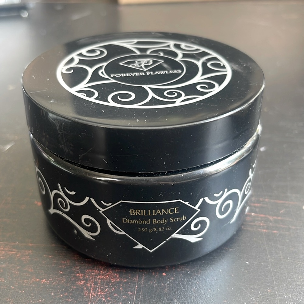 Forever Flawless Diamond Body Scrub